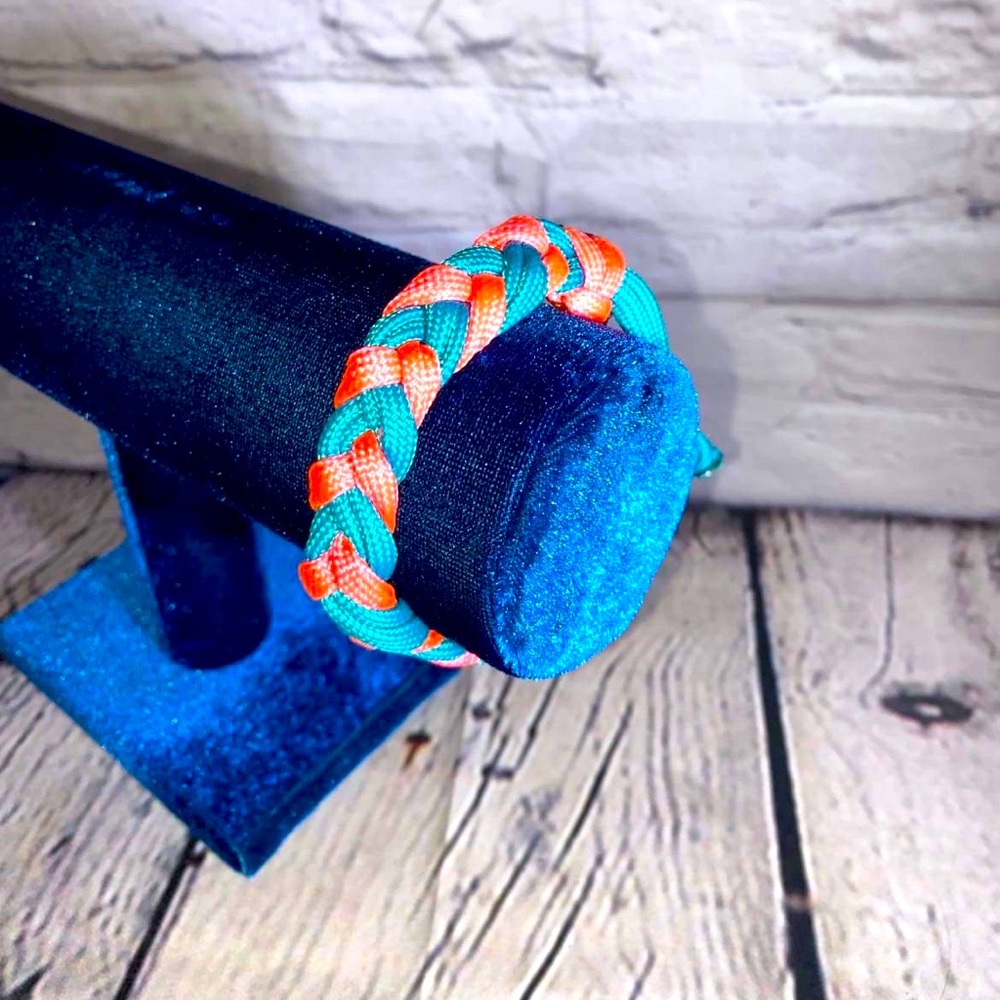 Hand crafted Adjustable unisex paracord bracelet
